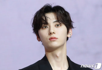 황민현, 돌아온 '비주얼 황제'
