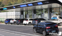 만차 상태인 전기차 충전소