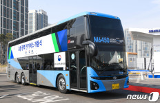 현대차, 인천-서울 운행하는 이층 전기버스 1호차 전달