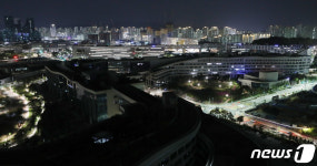 도심 속 불꺼진 세종청사