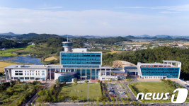 경찰, 부동산 투기 의혹 신안군청·군의회 압수수색