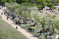 주말 한강공원 찾은 시민들