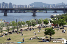 주말 한강공원 찾은 시민들