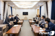 남양주 주상복합 화재피해자들 만나 위로한 이재명 지사