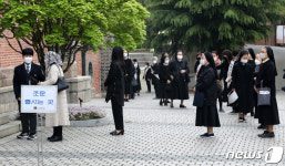 선종기업장례의전 | 정진석 추기경 선종 '줄서서 기다리는 조문객들'