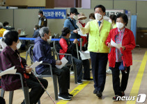 대전 동구 예방접종센터에서 자원봉사 구슬땀