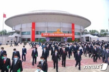 오랜만에 모습 드러낸 류경정주영체육관…남북 교류협력 시대의 상징