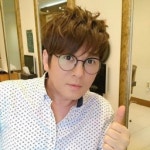 [N샷] 신승훈, 생일 맞이 셀카 축하해줘서 고마워요