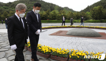이재명·곽상언 '너럭바위 바라보며'