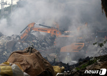 울산 폐기물 업체서 불...2명 대피·1명 병원이송