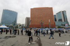 강남구 초교·학원서 잇단 집단감염…서울 신규 141명(종합)