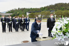 광주 서구, 국립 5·18민주묘지 참배