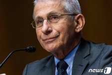 상원 코로나 청문회서 질문 듣는 파우치 소장