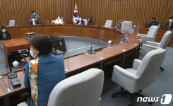 총리 인준안 특위  野 의원들 불참