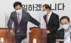 나란히 비대위 참석하는 김기현·이종배