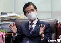 조경태, 라디오 생방송 중 발끈…난 5선, 조해진 3선 어떻게 헷갈리나