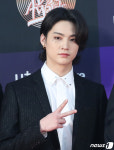 갓세븐 제이비, 벽면에 여성 나체사진 노출 논란…패션작가 작품, 부주의 죄송
