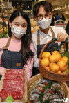 현대百, 지역 특산물 할인 행사 동행