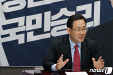 나경원 등판, 요동치는 野대표 경선…신구·지역 대결 팽팽
