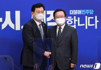 국회에서 만난 김부겸 총리와 송영길 대표