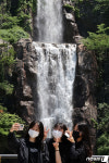 시원한 폭포와 함께 추억을