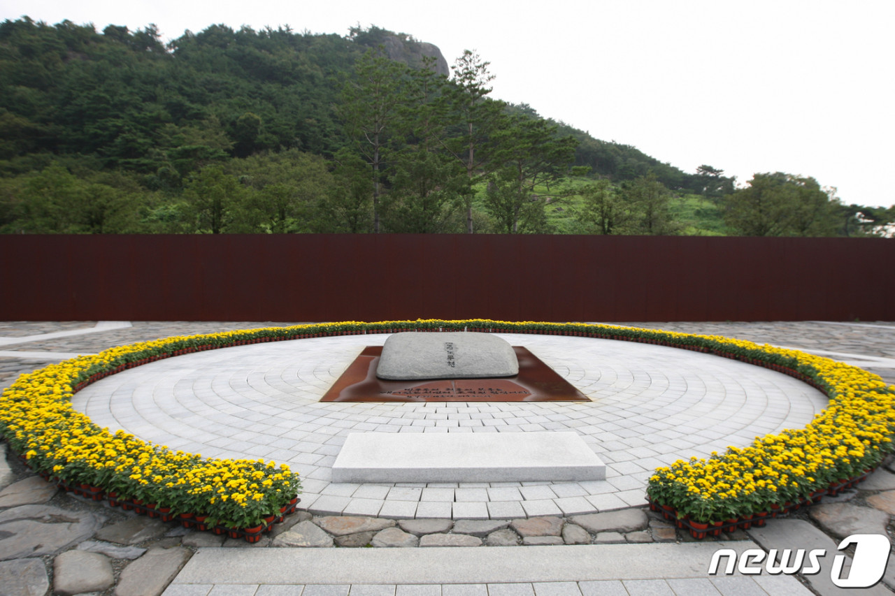 이준석, 노무현 정신 기리며 거탑 무너뜨리기에 집중