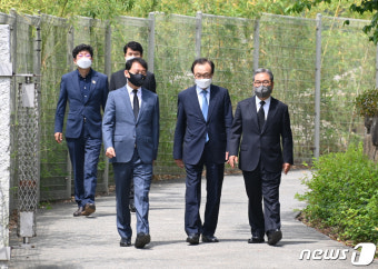 이광재·이해찬·이재정 '노무현 전 대통령 추도식 참석'