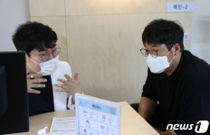 예진받는 김현수