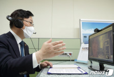 학생보호자와의 화상면담 하는 박범계 장관