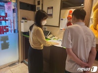코로나 확산에 김해지역 노래연습장 특별점검…유흥시설 8일까지 휴업