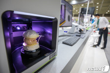 첨단 치과장비 둘러보세요