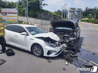 제주 서귀포서 렌터카 2대 충돌해 8명 중경상