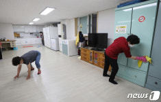 닫혀있던 경로당 재개관 앞두고 대청소