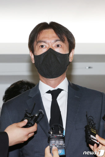 고 유상철 전 감독 빈소 조문 온 홍명보 감독