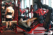 서울 마포·강동, 헬스장·실내골프장 12일부터 자정까지 영업 가능