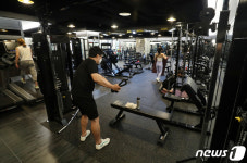 영업제한 완화된 서울 마포구·강동구 헬스장·실내골프장