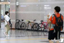 무분별한 자전거 이용객..몸살 앓는 대구역