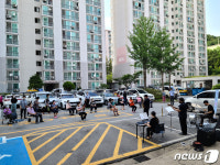 코로나에 지친 주민 위로…광주 북구 찾아가는 발코니 음악회