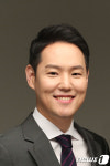 靑 정무비서관에 김한규 변호사