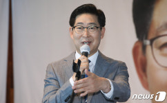 출판기념회 연 양승조 충청남도 도지사