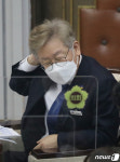 본회의 참석한 이재명 경기도지사