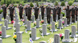 6･25전쟁 제71주년을 맞아 대전현충원 찾은 육군 32사단