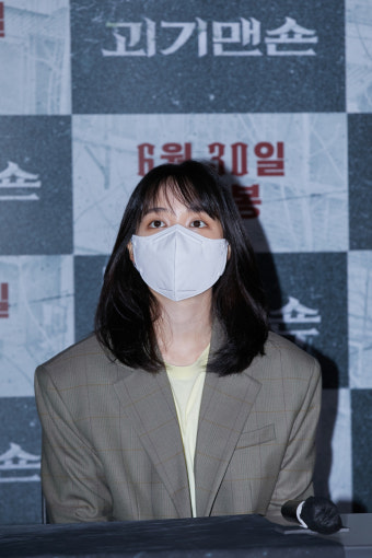 '괴기맨숀' 감독 