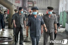 노동신문 김덕훈 내각총리, 서부지구 사업 현지 료해