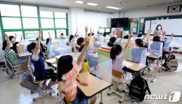 울산지역 학교 15개월 만에 전면등교...수업 듣는 초등생들
