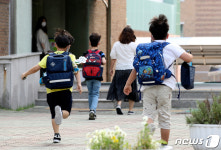 친구들 얼굴 보니 좋아요…울산 초·중·고 28일 전면등교 시작