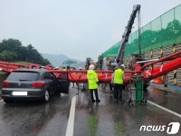 남양주 차산리 서울양양고속道 펌프카 넘어져…2명 부상·정체 극심