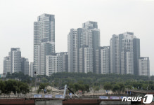 서울에 집한채 사려면 17.4년…잇따르는 집값 고평가 경고음
