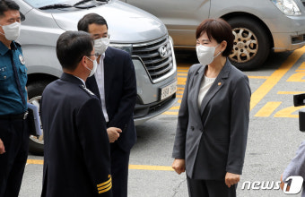 종로경찰서 찾은 전현희 국민권익위원장