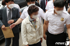 의정부지법 들어서는 윤석열 전 검찰총장 장모